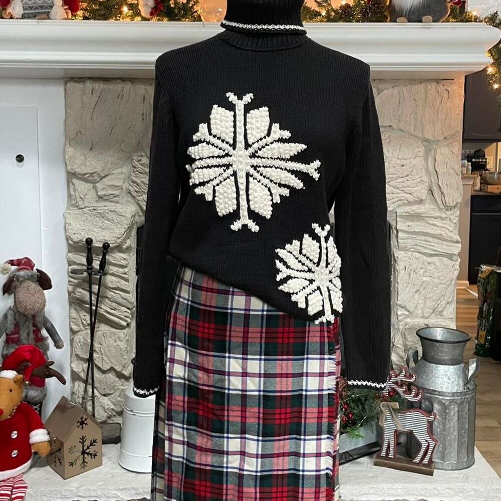 Ann-taylor Women's Black and White Jumper